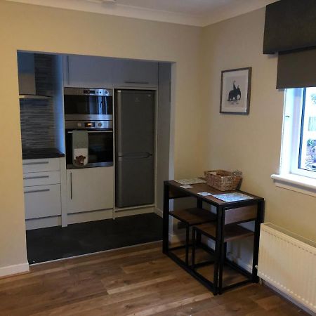 Ideally Located Modern Flat Apartment Трун Екстериор снимка