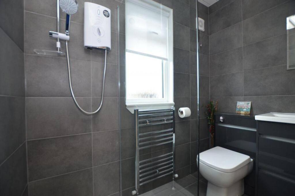 Ideally Located Modern Flat Apartment Трун Екстериор снимка