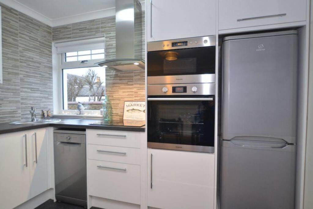 Ideally Located Modern Flat Apartment Трун Екстериор снимка