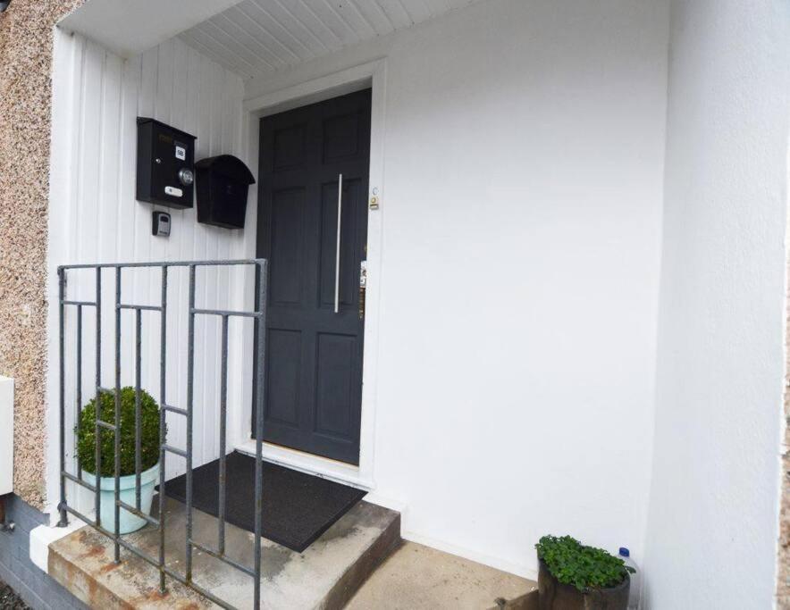 Ideally Located Modern Flat Apartment Трун Екстериор снимка