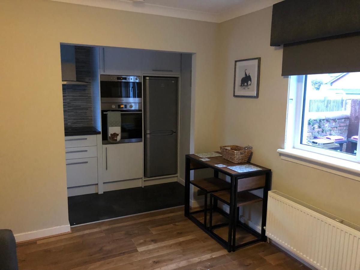 Ideally Located Modern Flat Apartment Трун Екстериор снимка